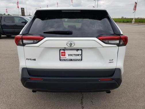 Ice Cap 2023 Toyota RAV4 LE