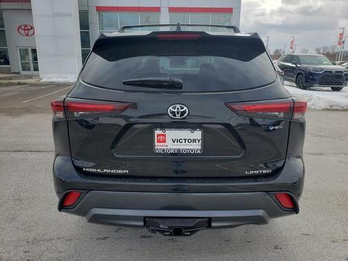 Midnight Black Metallic 2026 Toyota Highlander Hybrid Limited