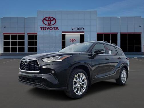 Midnight Black Metallic 2026 Toyota Highlander Hybrid Limited