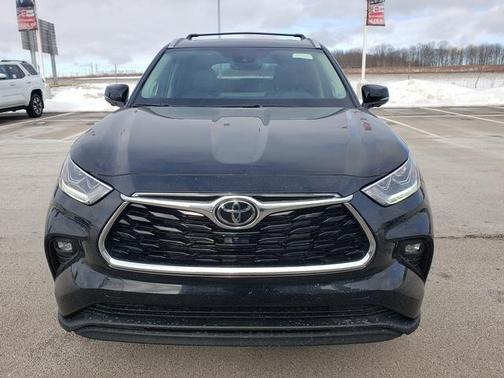 Midnight Black Metallic 2026 Toyota Highlander Hybrid Limited