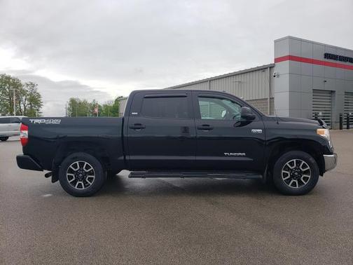 Black 2016 Toyota Tundra SR5
