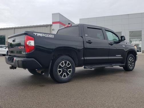Black 2016 Toyota Tundra SR5