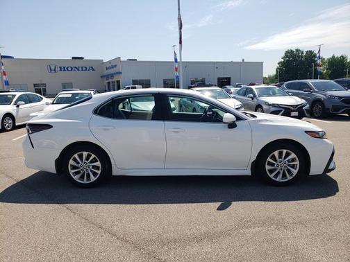 Ice Cap 2024 Toyota Camry SE