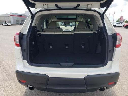 Crystal White Pearl 2023 Subaru Ascent Limited 7-Passenger