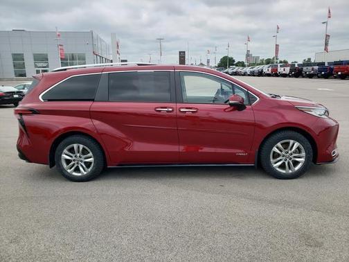 2021 Toyota Sienna Limited 7-Passenger