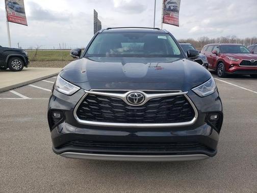Midnight Black Metallic 2026 Toyota Highlander Hybrid Platinum