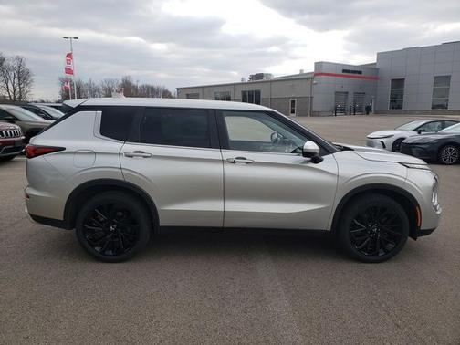 2022 Mitsubishi Outlander SE