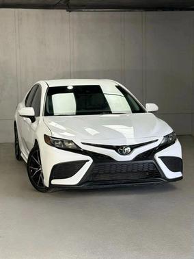 White 2022 Toyota Camry SE