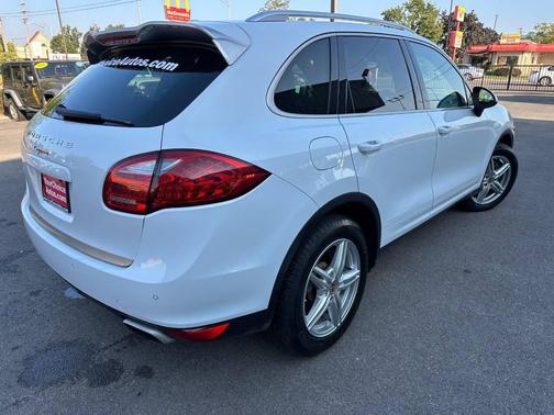 2014 Porsche Cayenne Platinum Edition