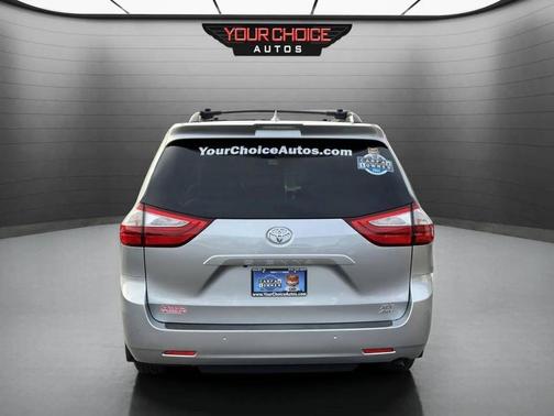 2019 Toyota Sienna XLE