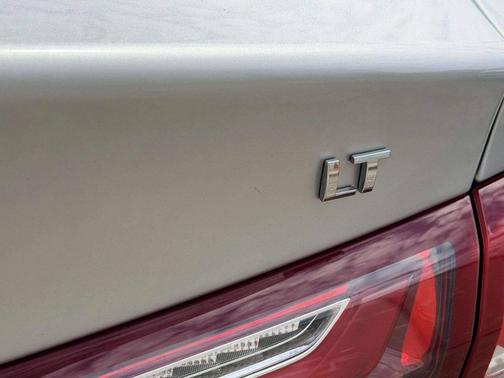 Silver Ice Metallic 2019 Chevrolet Malibu LT