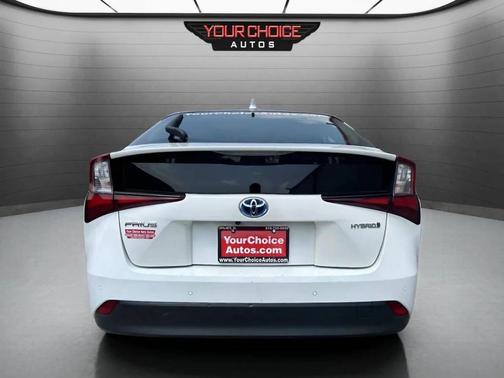 2022 Toyota Prius LE