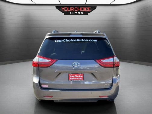 2019 Toyota Sienna XLE Premium