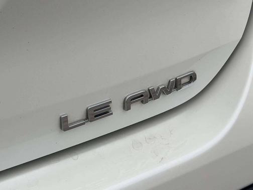 White 2020 Toyota Highlander LE