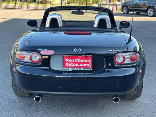 2006 Mazda MX-5 Miata Sport 2dr Convertible