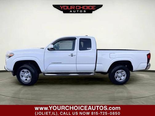 White 2018 Toyota Tacoma SR5