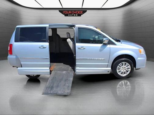 2012 Chrysler Town & Country Limited