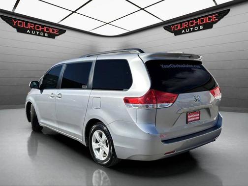 2013 Toyota Sienna LE