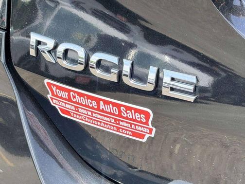 Black 2017 Nissan Rogue SV