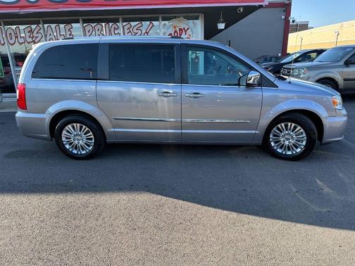 2015 Chrysler Town & Country Limited