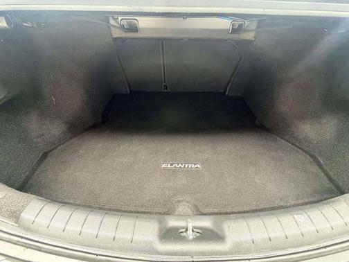 Black 2019 Hyundai ELANTRA SEL