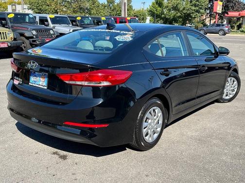 2017 Hyundai ELANTRA SE