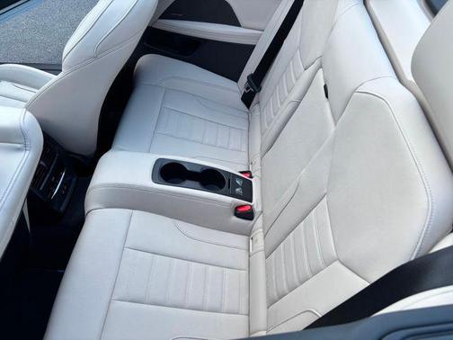 Mineral White Metallic 2023 BMW M440 i