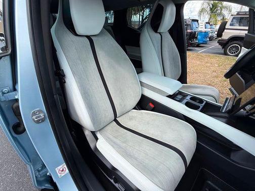 2023 Fisker Ocean FISKER ONE SUPER CLEAN 2.2.3 SOLAR SKY LOADED