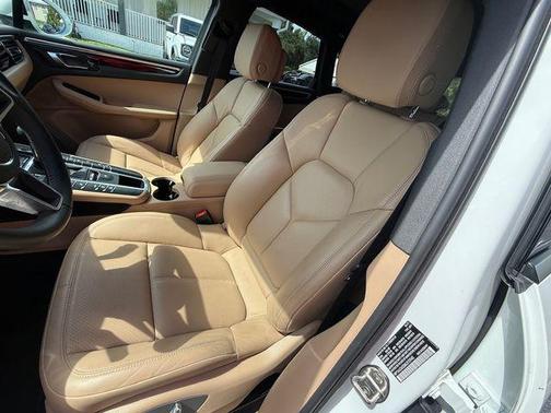 2021 Porsche Macan Base
