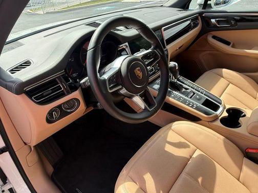 2021 Porsche Macan Base