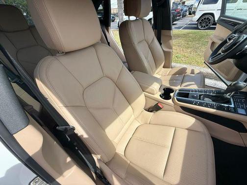 2021 Porsche Macan Base