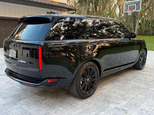 2025 Land Rover Range Rover SE