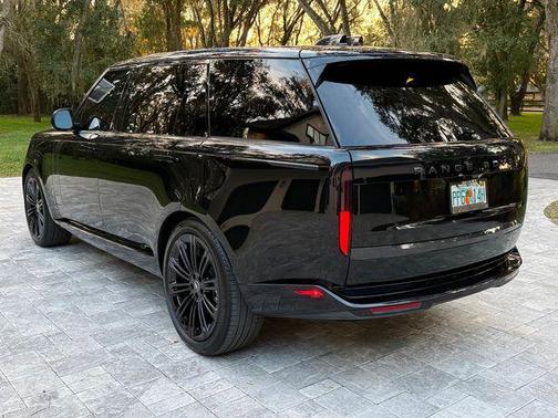 2025 Land Rover Range Rover SE