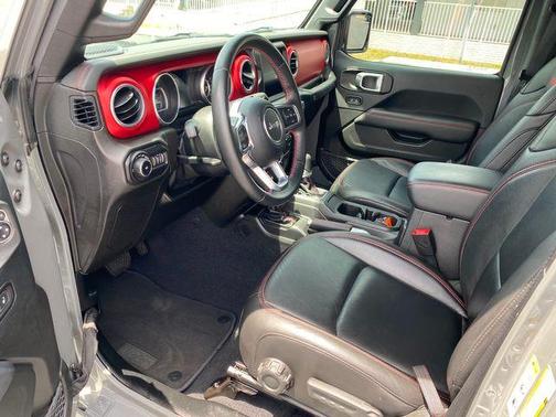 Photo 5 of 32 of 2019 Jeep Wrangler Unlimited Rubicon