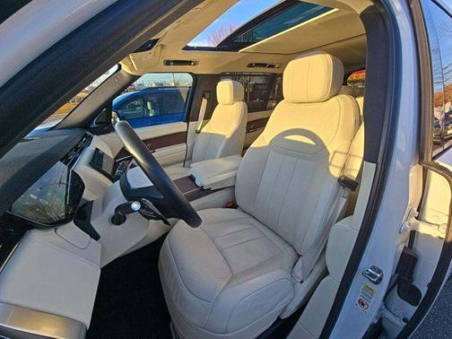 2025 Land Rover Range Rover P400 SE 7 Seat