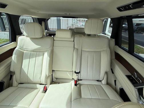 2025 Land Rover Range Rover P400 SE 7 Seat