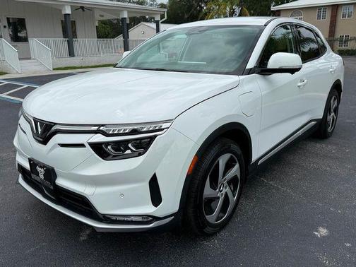 Brahminy White 2024 VinFast VF 8 Eco