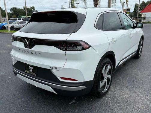 Brahminy White 2024 VinFast VF 8 Eco