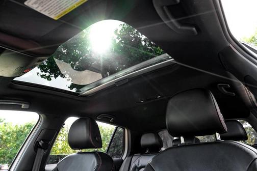 Pure White 2016 Volkswagen Golf GTI 2.0T SE 4-Door