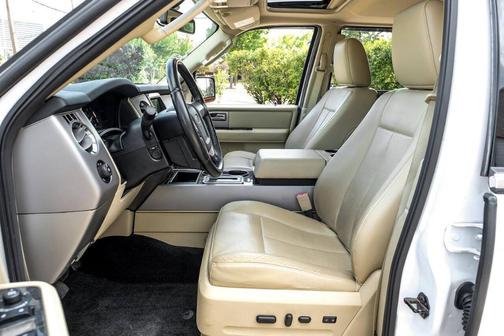 White 2017 Ford Expedition Limited