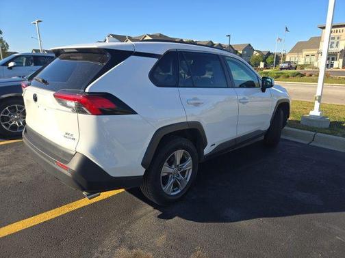 2022 Toyota RAV4 Hybrid XLE