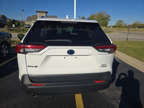 2022 Toyota RAV4 Hybrid XLE