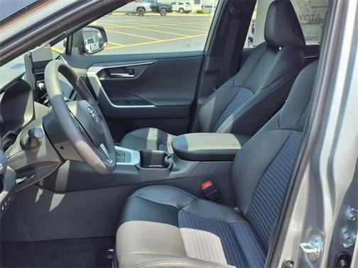 2025 Toyota RAV4 Hybrid SE