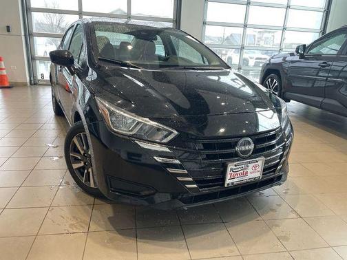 Super Black Metallic 2023 Nissan Versa 1.6 SV
