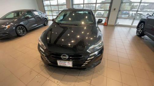 Super Black Metallic 2023 Nissan Versa 1.6 SV