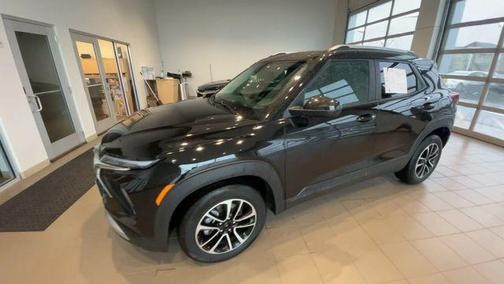 Mosaic Black Metallic 2025 Chevrolet Trailblazer LT