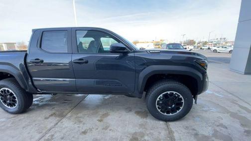 01l7 2026 Toyota Tacoma Hybrid TRD Off Road