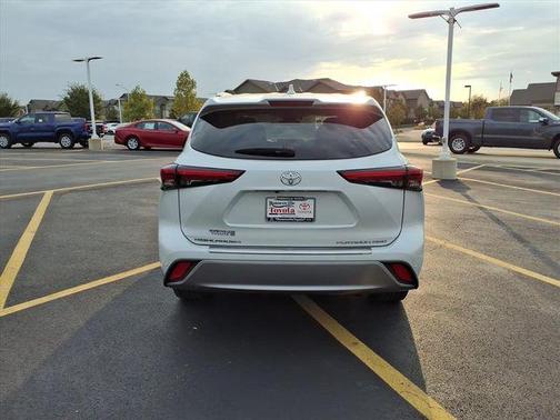 2022 Toyota Highlander Platinum