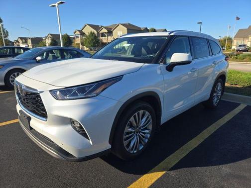 2022 Toyota Highlander Platinum