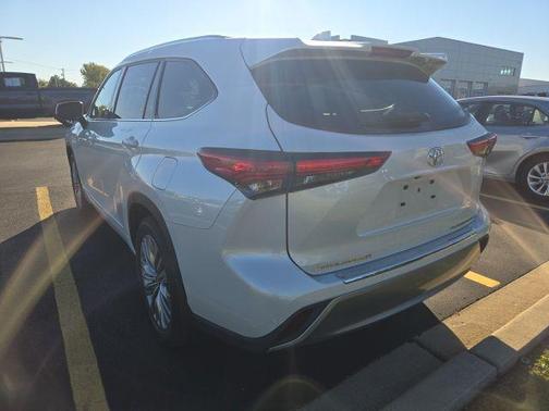 2022 Toyota Highlander Platinum